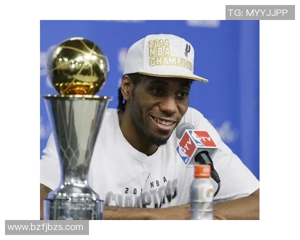 足球场上被拖拽奔跑的球星展现顽强意志与无畏精神的背后故事