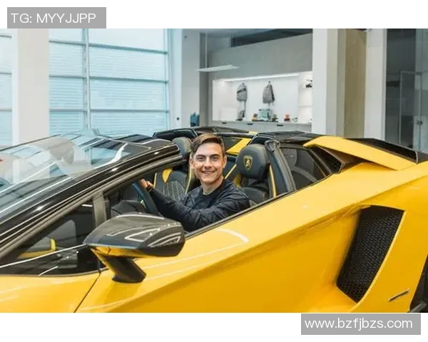 足球明星开兰博基尼现身街头引关注 是谁在豪车中炫耀风采