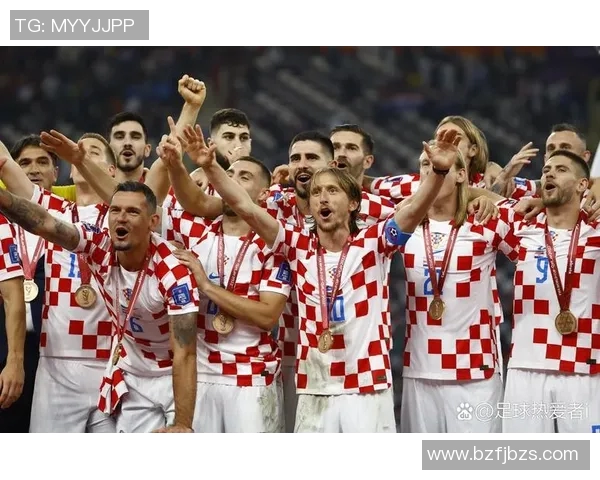 足球女星与世界顶级男球星同框合照展现魅力与实力完美融合